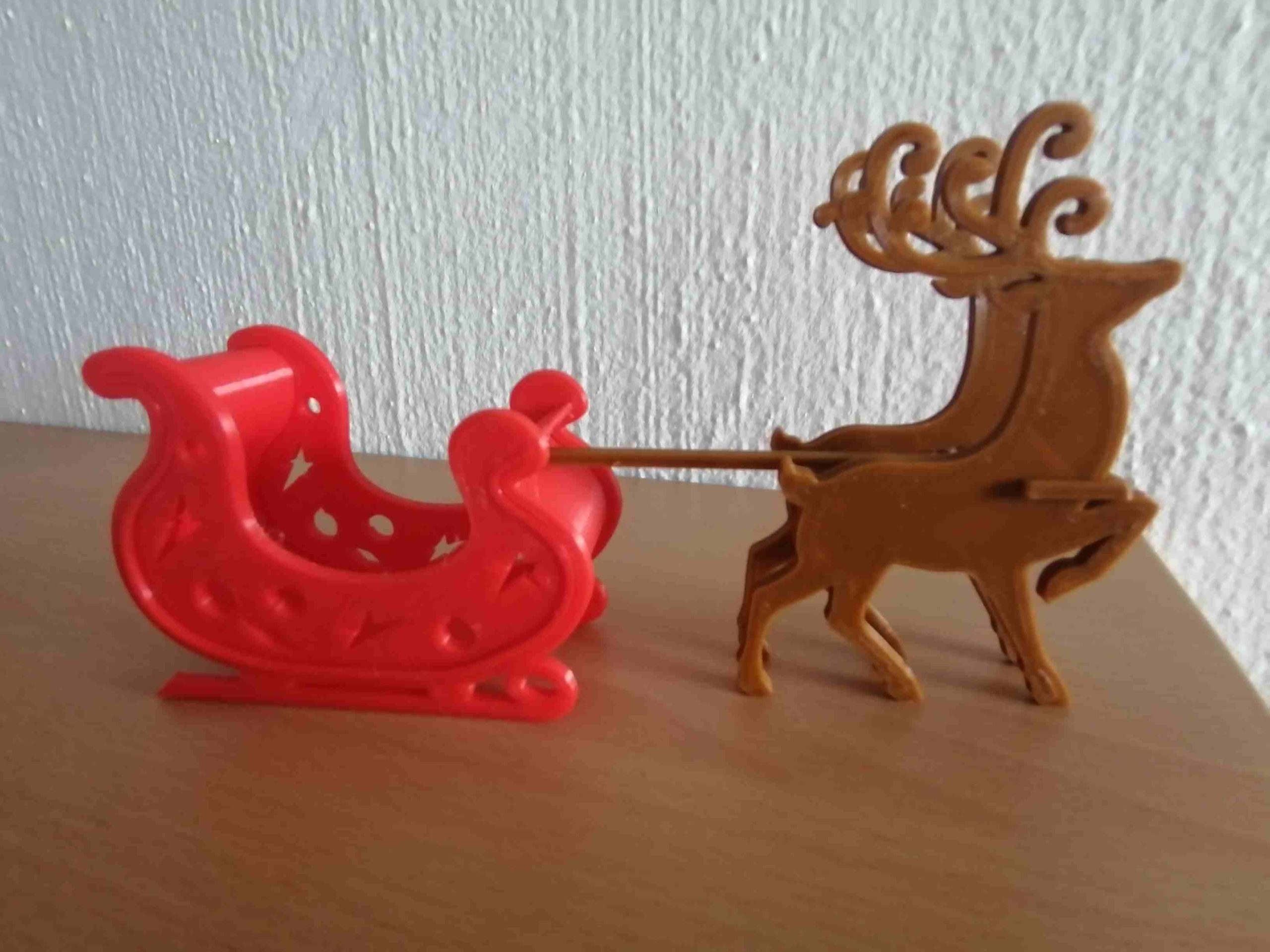 3DC002 - Small Sleigh with Reindeer