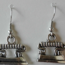 SEW002 - Antique Irons SEW002 - Antique Irons