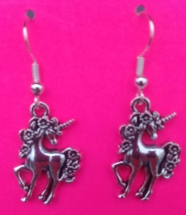 FAN012 - unicorns FAN012 - unicorns