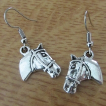 PET011 - Horses Heads PET011 - Horses Heads