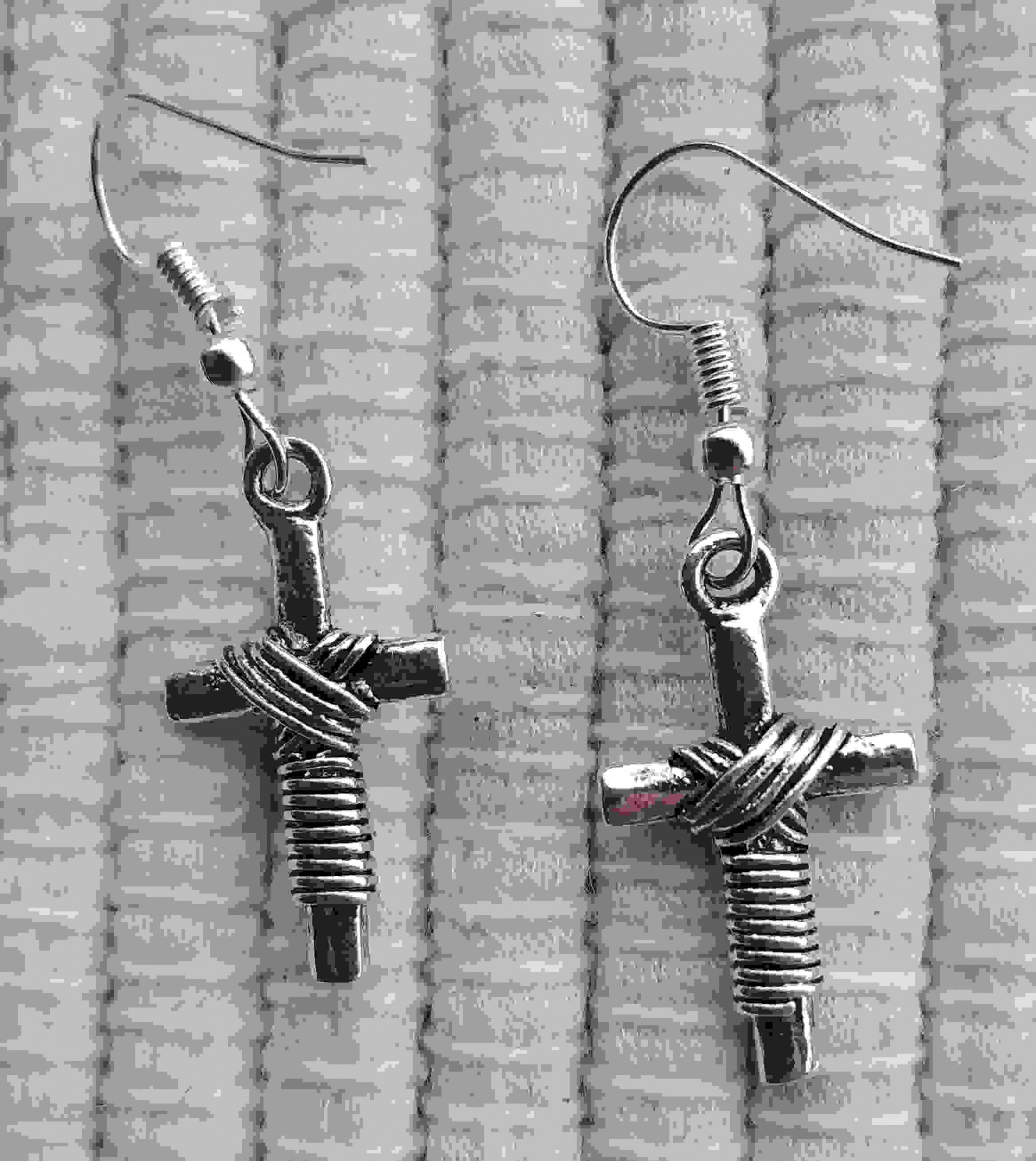 REL001 - Cross with Rope
