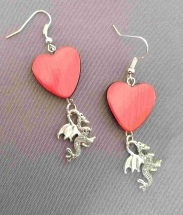 VAL041 - red wooden heart with dragons VAL041 - red wooden heart with dragons